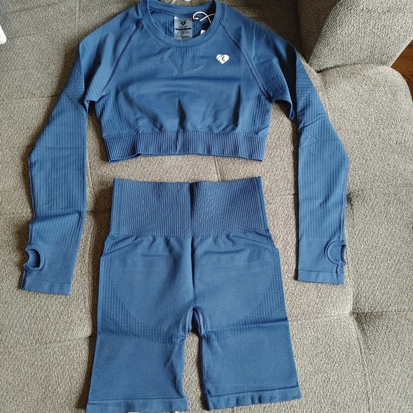 Womens Best Long Sleeve Crop Top & Cycling Shorts Size Small - Picture 6 of 13